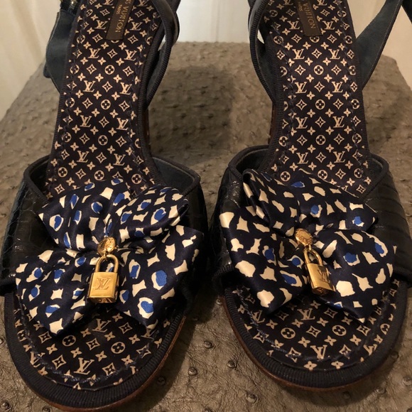Sold Louis Vuitton Navy Monogram Satin Bow heels - Picture 4 of 8